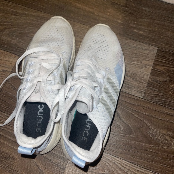 Adidas shoes - Picture 3 of 7